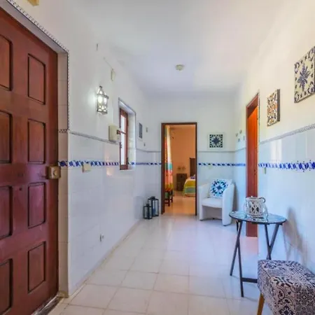 Beautiful With Pool Walking Distance To *