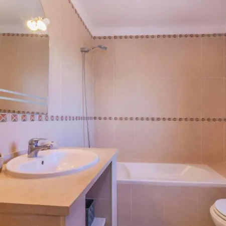 Beautiful With Pool Walking Distance To Villa
