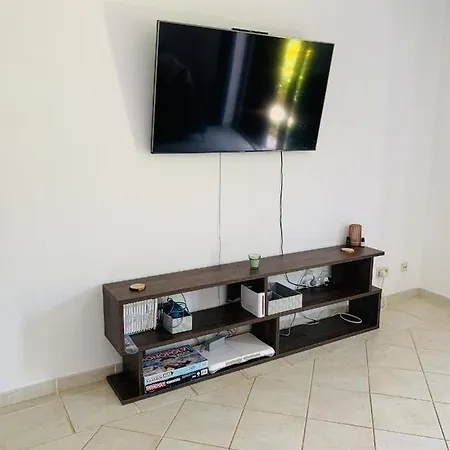 Beautiful With Pool Walking Distance To *