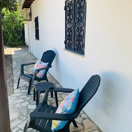 Beautiful With Pool Walking Distance To فيلة *